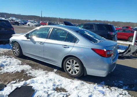 2015 Subaru Legacy 2.5I Premium z USA, uszkodzony, nr VIN 4S3BNAC63F3048745